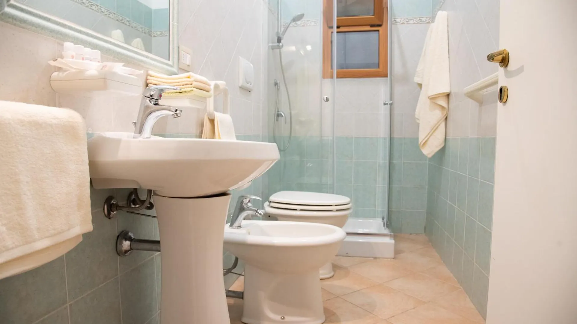 פאלאו Soraya - Suites & Apartments לינה וארוחת בוקר