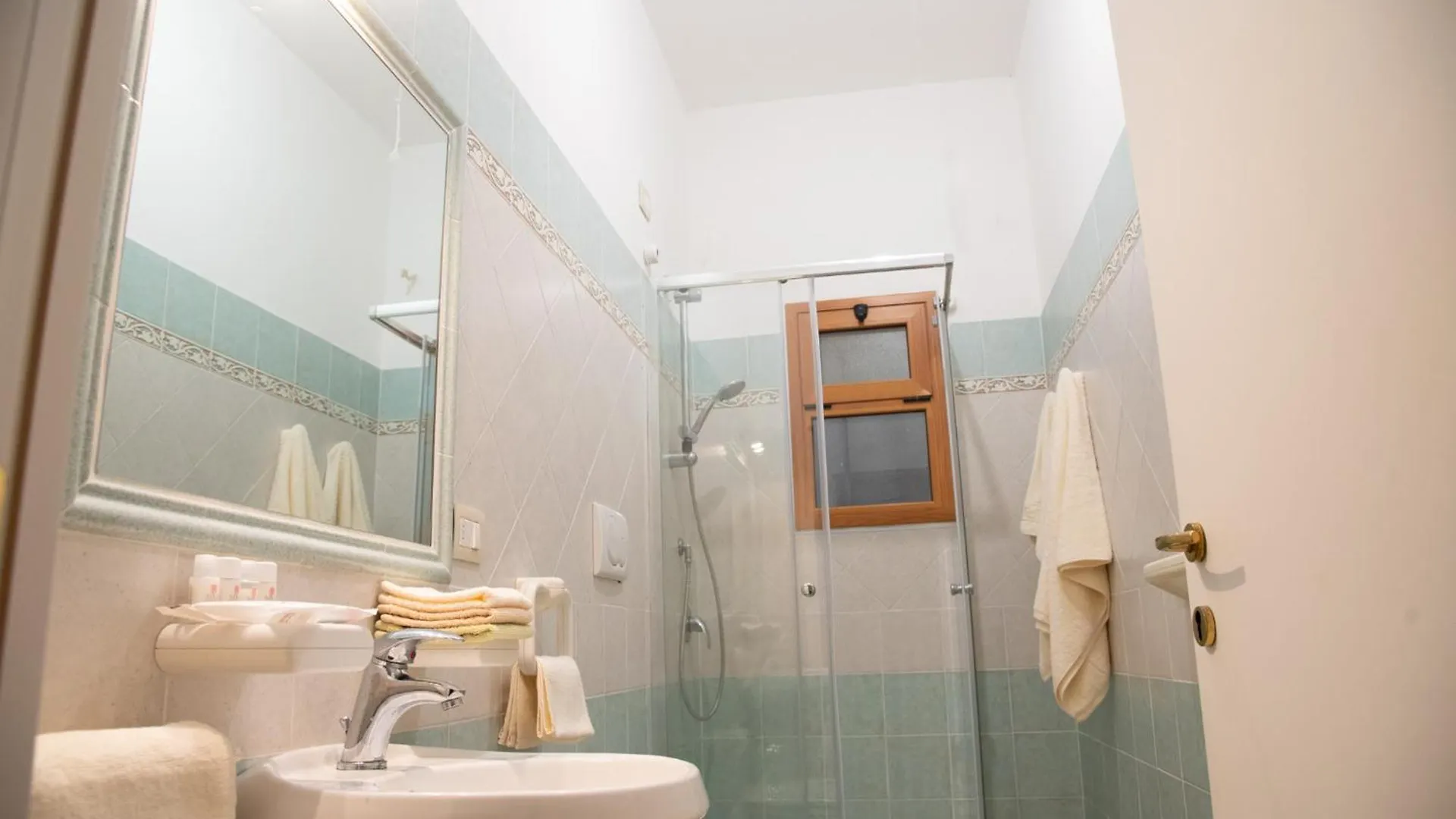 פאלאו Soraya - Suites & Apartments לינה וארוחת בוקר